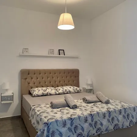 With Niche - Caesar *